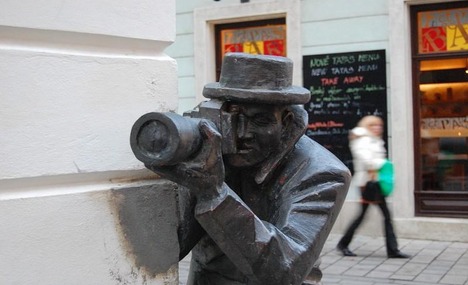 2017_0716183548_4210319-the_photographer_statue_bratislava.jpg