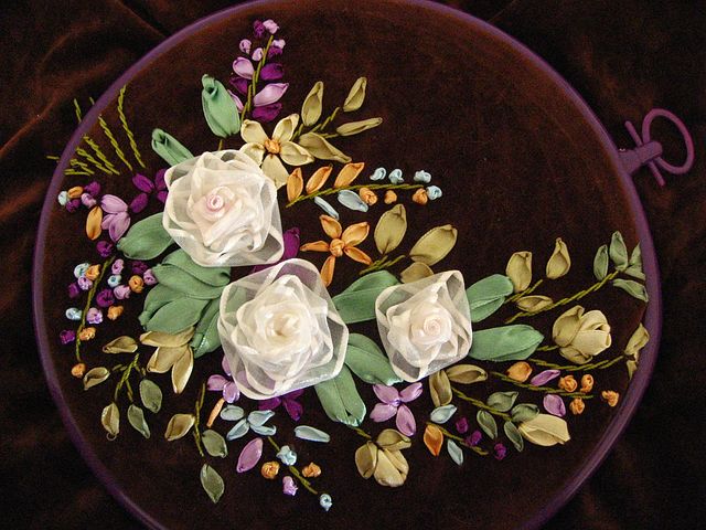 2019_0121212610_embroidery-965826__480.jpg